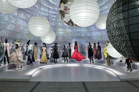 christian dior exhibition curator